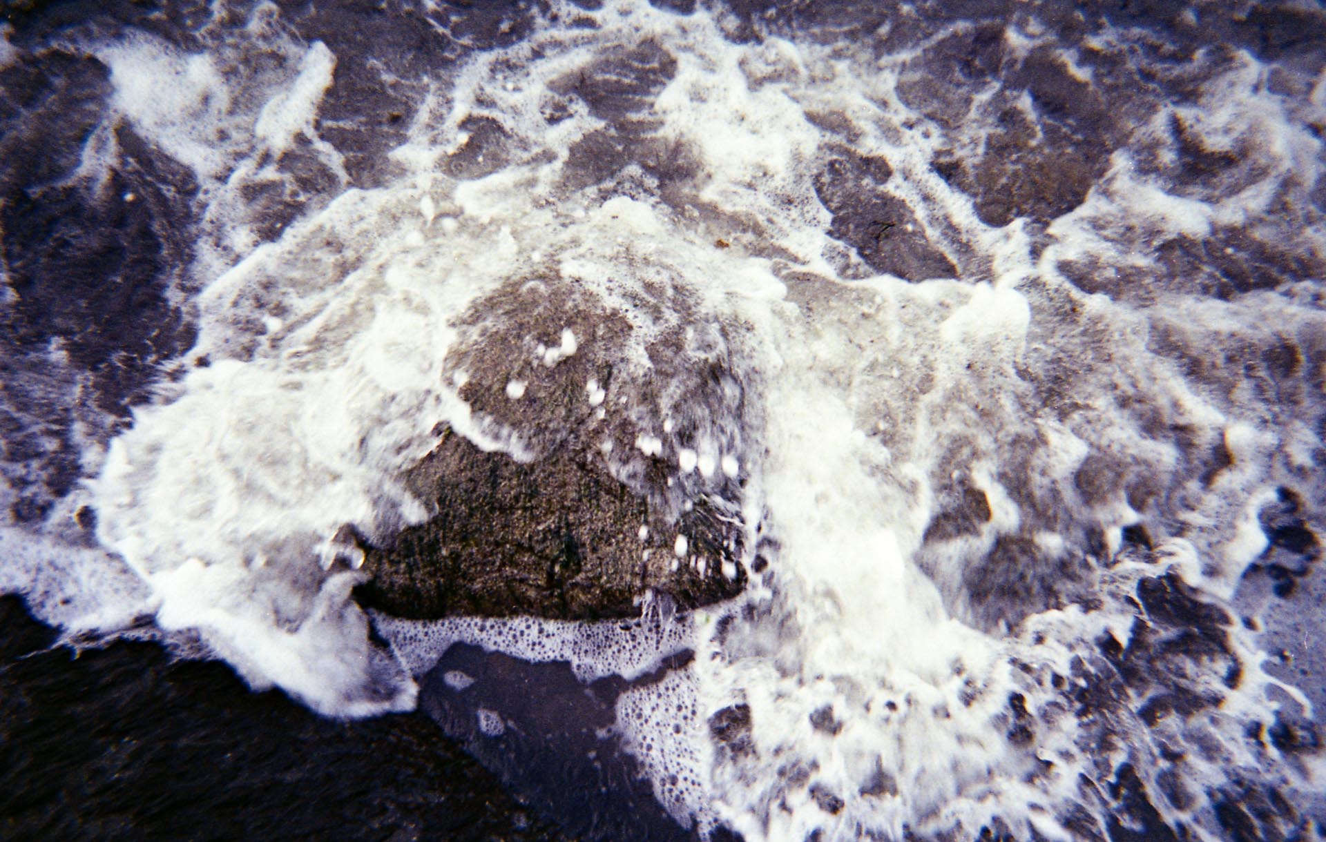 Ocean waves washing the rocks